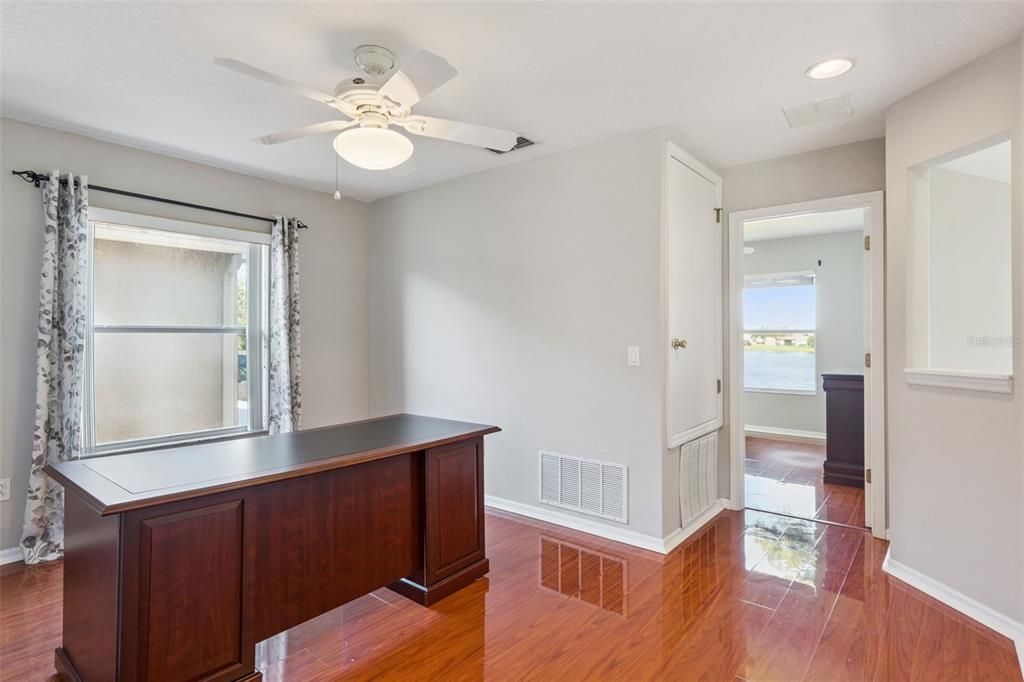 Activo con contrato: $512,500 (4 camas, 2 baños, 2238 Pies cuadrados)