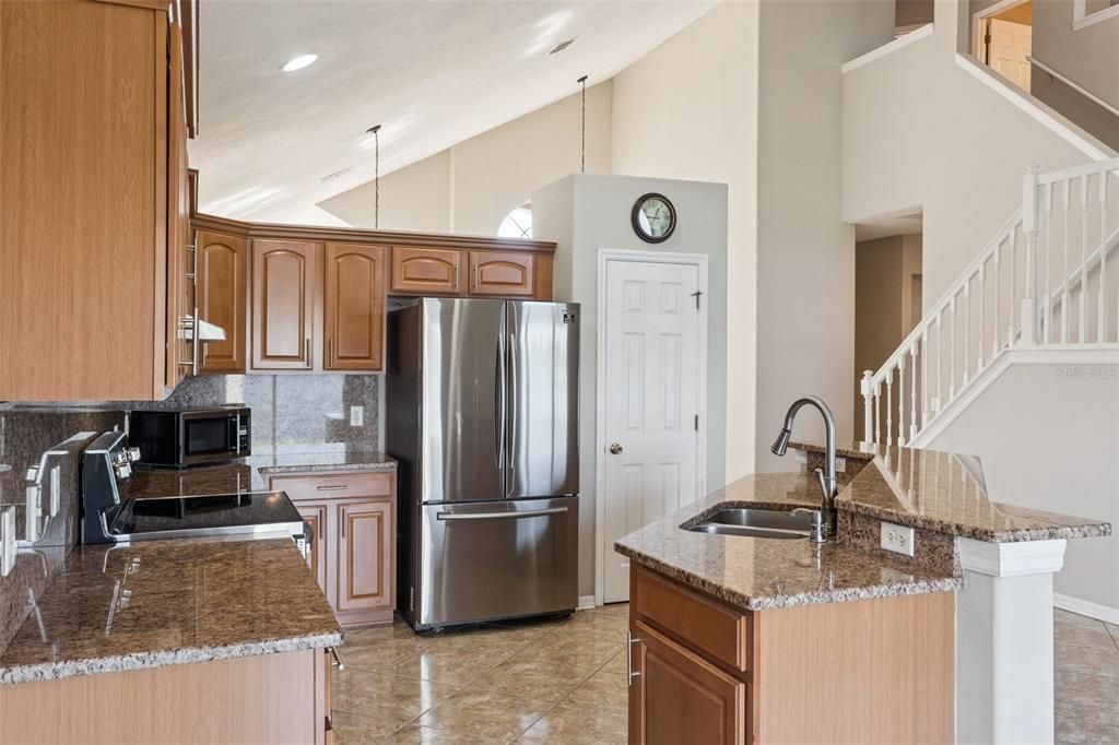 Activo con contrato: $512,500 (4 camas, 2 baños, 2238 Pies cuadrados)