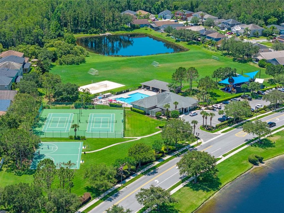 Activo con contrato: $512,500 (4 camas, 2 baños, 2238 Pies cuadrados)