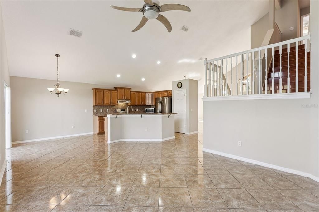 Activo con contrato: $512,500 (4 camas, 2 baños, 2238 Pies cuadrados)