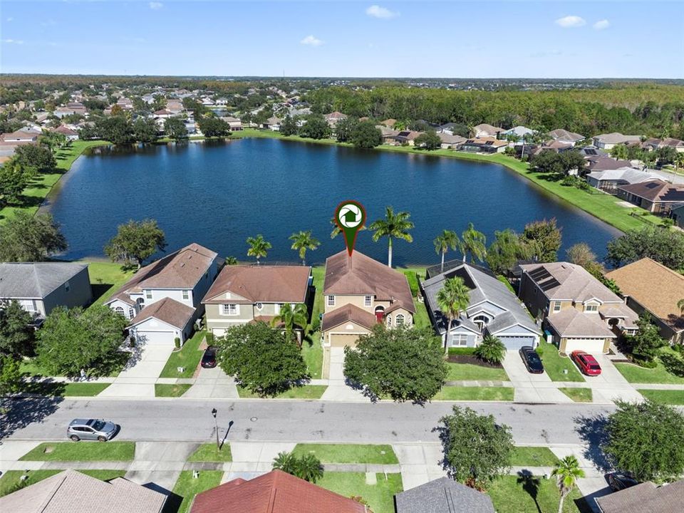 Activo con contrato: $512,500 (4 camas, 2 baños, 2238 Pies cuadrados)