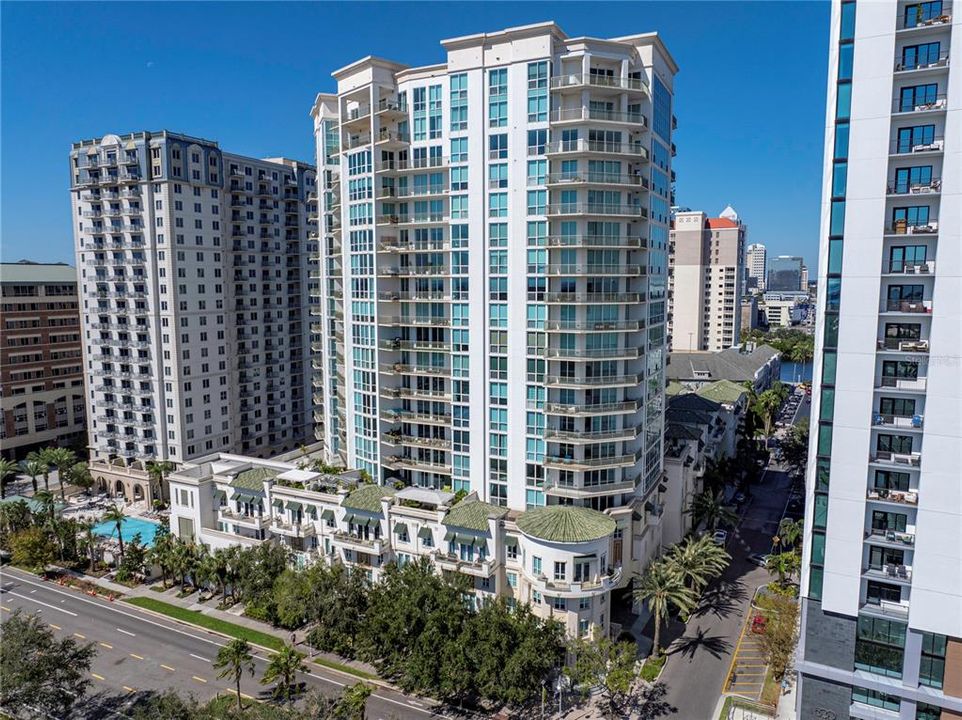 For Sale: $1,649,000 (3 beds, 3 baths, 2400 Square Feet)