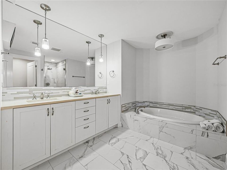 For Sale: $1,649,000 (3 beds, 3 baths, 2400 Square Feet)