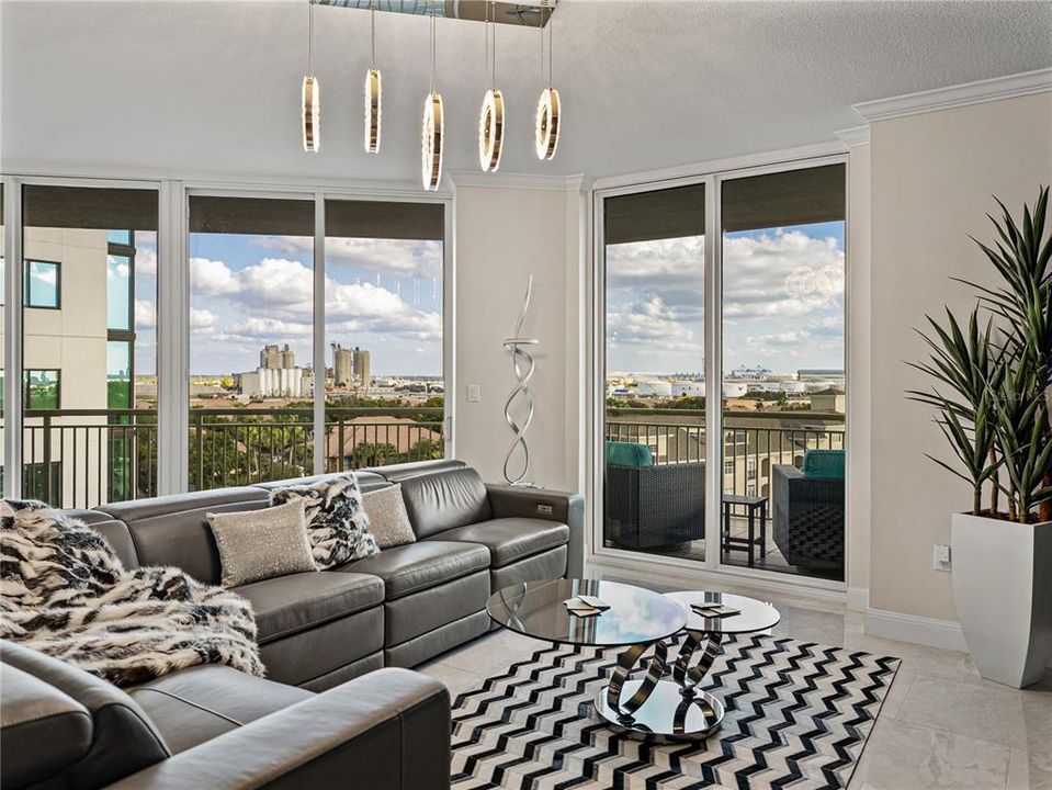 For Sale: $1,649,000 (3 beds, 3 baths, 2400 Square Feet)