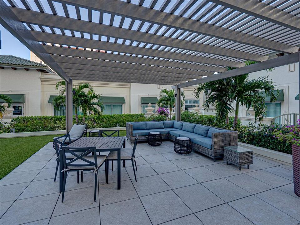 For Sale: $1,649,000 (3 beds, 3 baths, 2400 Square Feet)