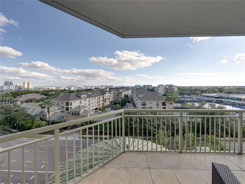 For Sale: $1,649,000 (3 beds, 3 baths, 2400 Square Feet)