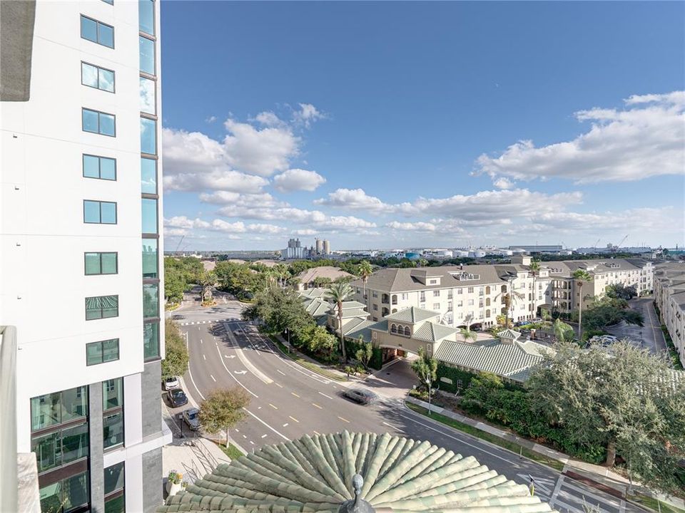 For Sale: $1,649,000 (3 beds, 3 baths, 2400 Square Feet)