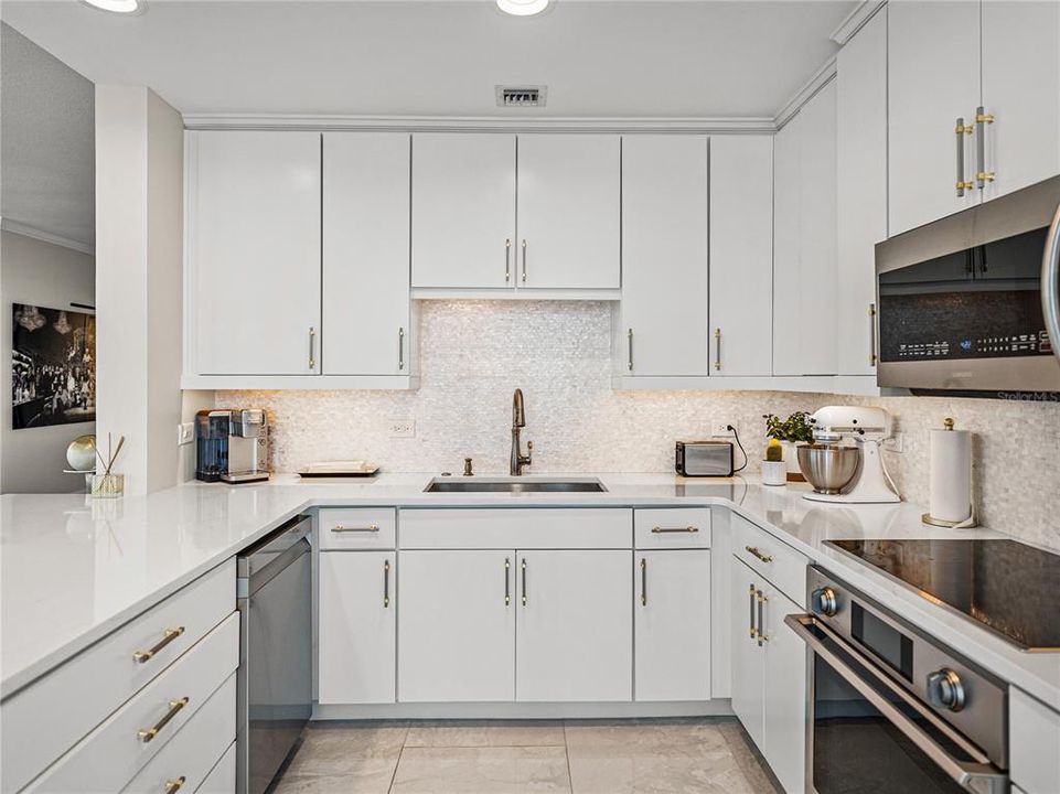 For Sale: $1,649,000 (3 beds, 3 baths, 2400 Square Feet)