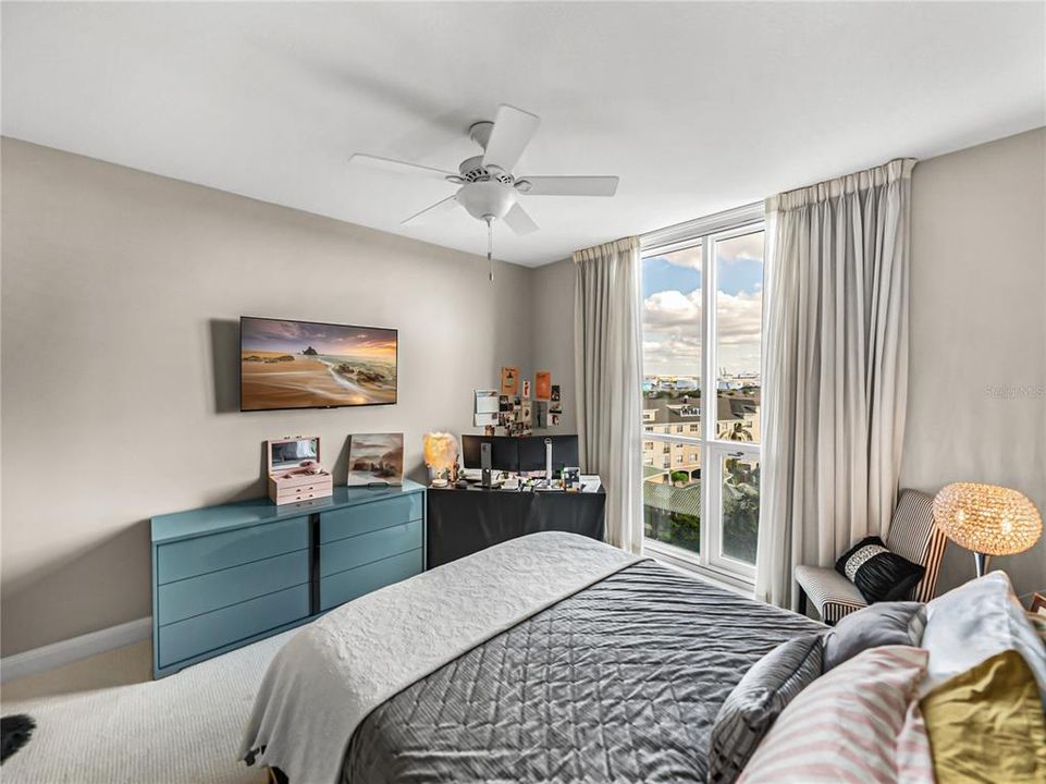 For Sale: $1,649,000 (3 beds, 3 baths, 2400 Square Feet)