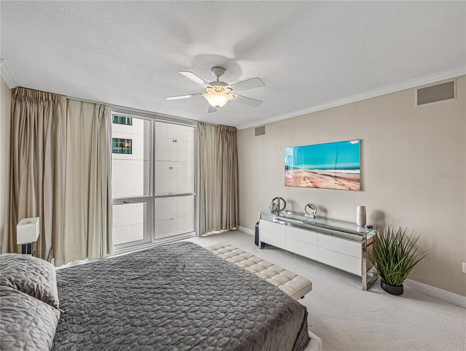 For Sale: $1,649,000 (3 beds, 3 baths, 2400 Square Feet)