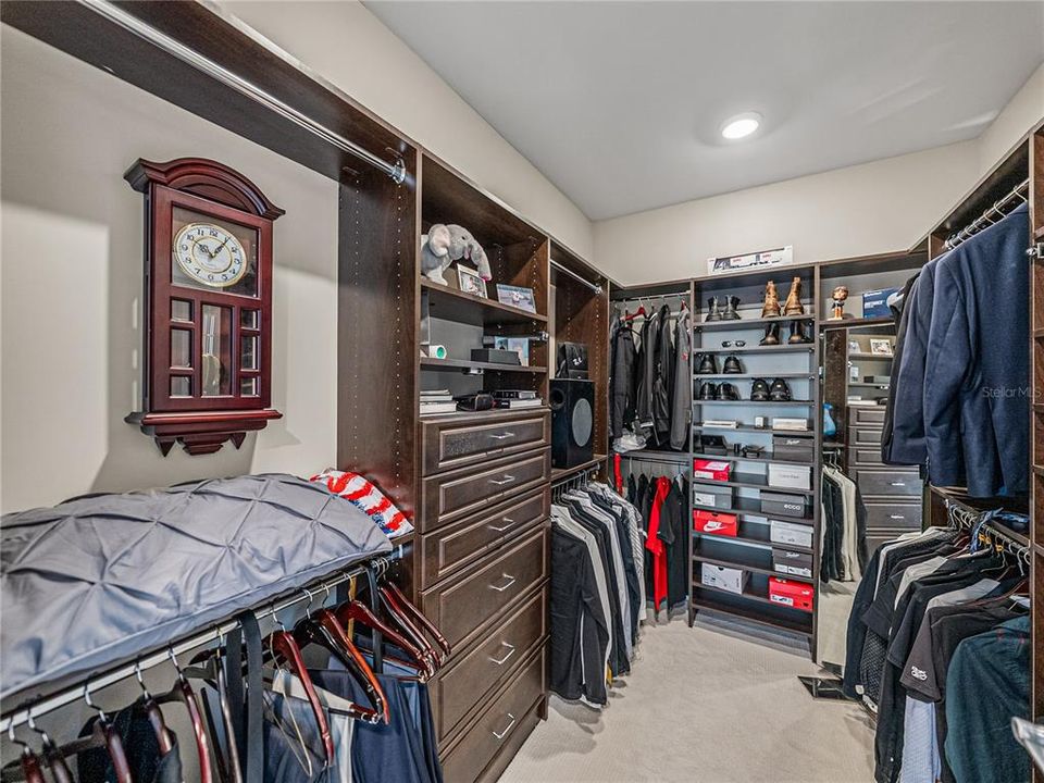 For Sale: $1,649,000 (3 beds, 3 baths, 2400 Square Feet)