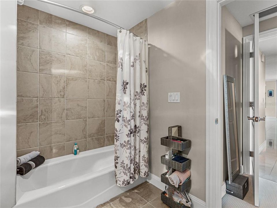 For Sale: $1,649,000 (3 beds, 3 baths, 2400 Square Feet)