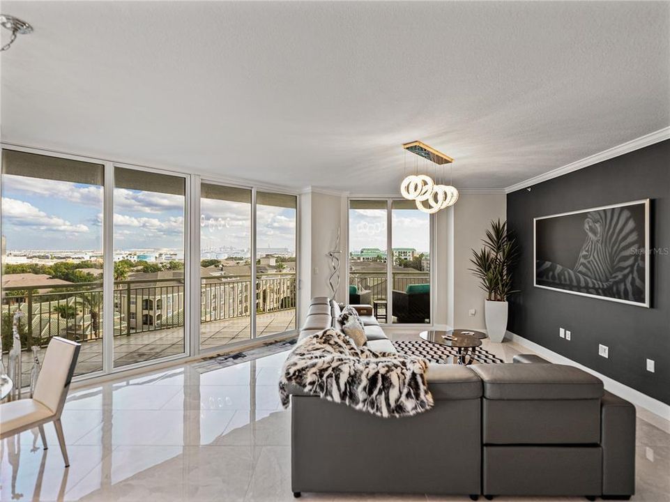 For Sale: $1,649,000 (3 beds, 3 baths, 2400 Square Feet)