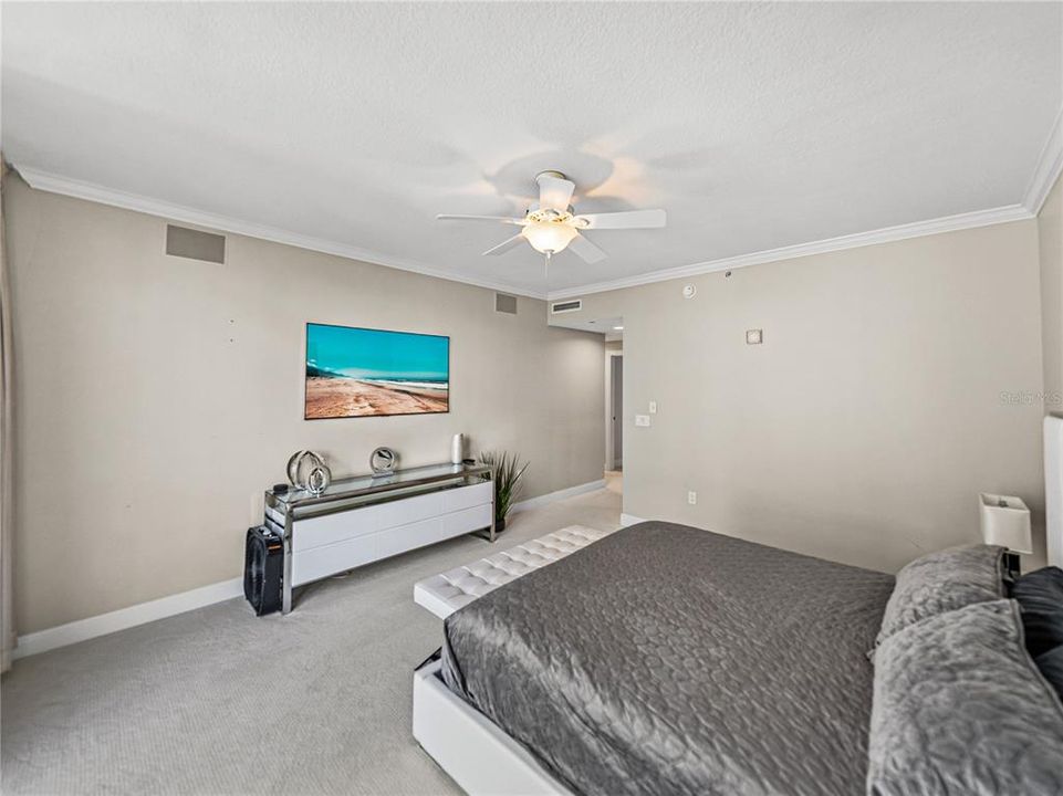 For Sale: $1,649,000 (3 beds, 3 baths, 2400 Square Feet)