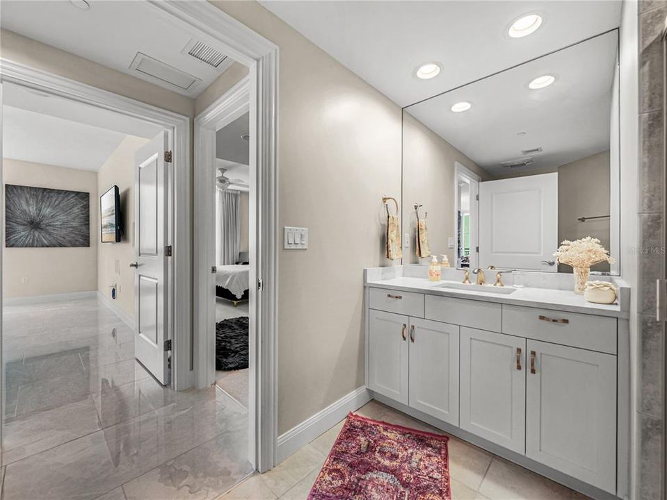 For Sale: $1,649,000 (3 beds, 3 baths, 2400 Square Feet)