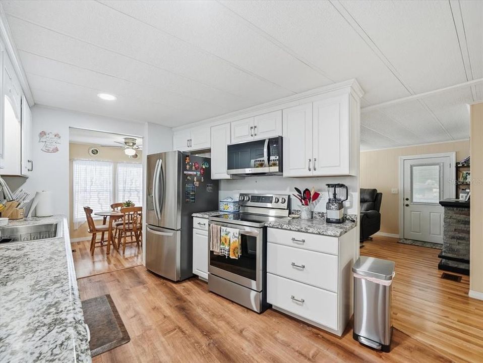 待售: $225,000 (2 贝兹, 2 浴室, 1196 平方英尺)