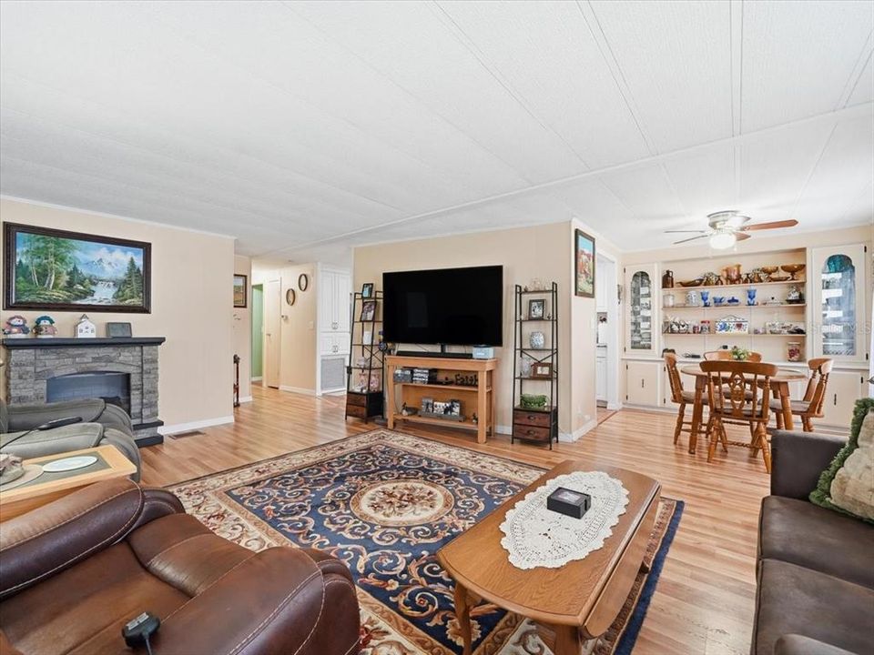 待售: $225,000 (2 贝兹, 2 浴室, 1196 平方英尺)