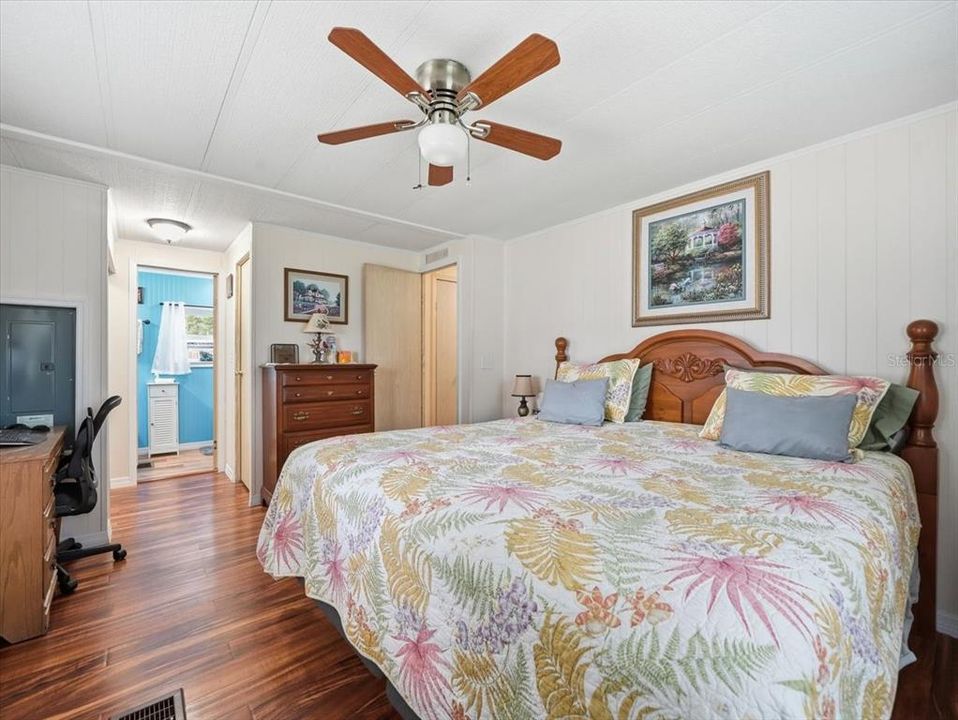 待售: $225,000 (2 贝兹, 2 浴室, 1196 平方英尺)