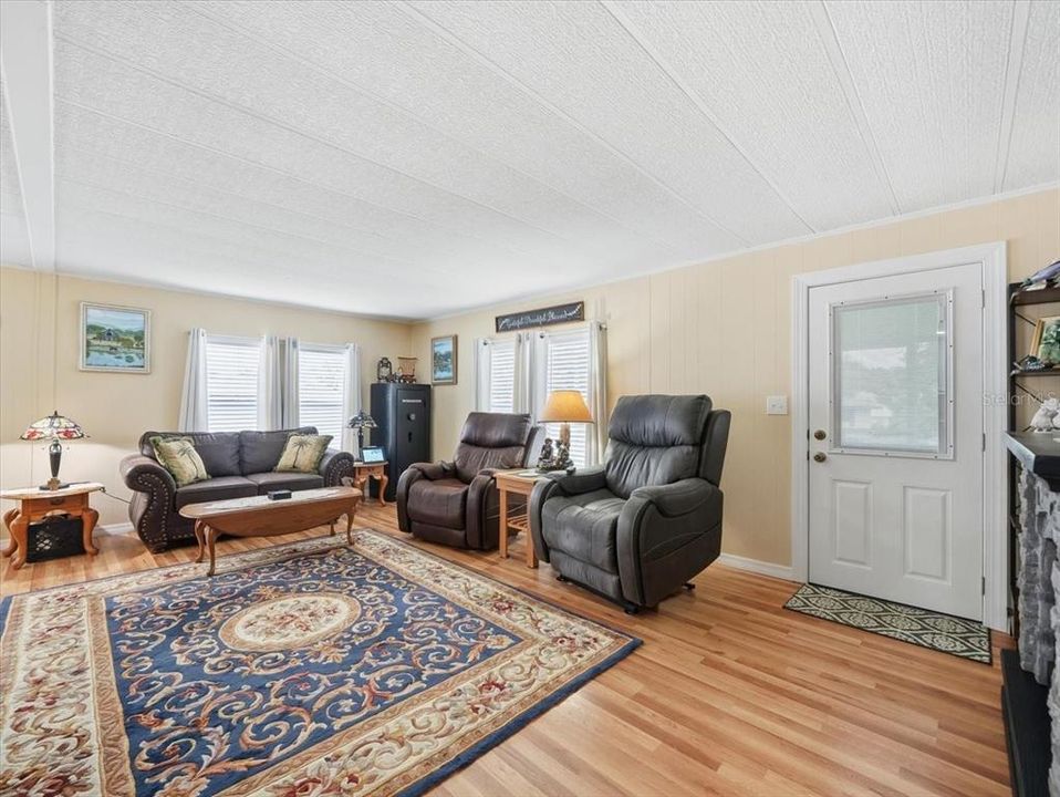 待售: $225,000 (2 贝兹, 2 浴室, 1196 平方英尺)