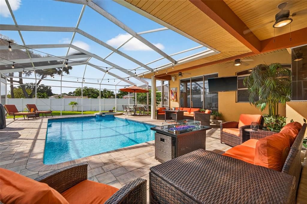 Под контрактом: $1,100,000 (4 спален, 3 ванн, 3104 Квадратных фут)