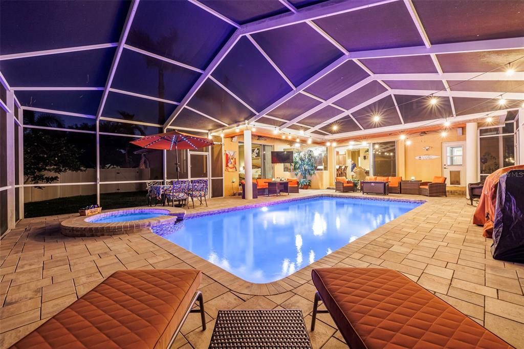 Под контрактом: $1,100,000 (4 спален, 3 ванн, 3104 Квадратных фут)