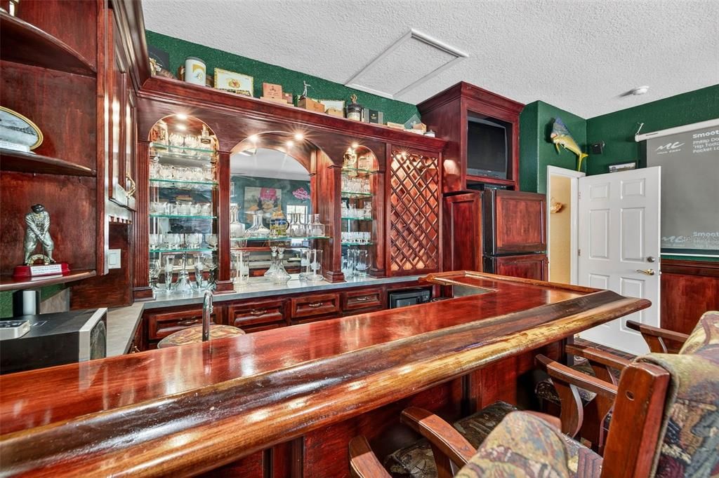 Под контрактом: $1,100,000 (4 спален, 3 ванн, 3104 Квадратных фут)