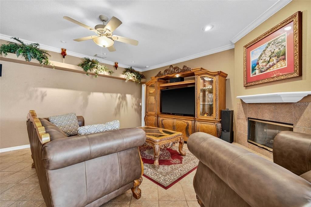 Под контрактом: $1,100,000 (4 спален, 3 ванн, 3104 Квадратных фут)