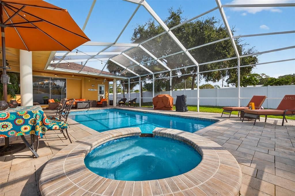 Под контрактом: $1,100,000 (4 спален, 3 ванн, 3104 Квадратных фут)