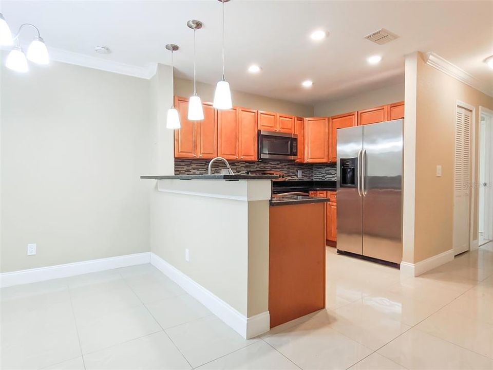 For Rent: $1,525 (2 beds, 1 baths, 894 Square Feet)