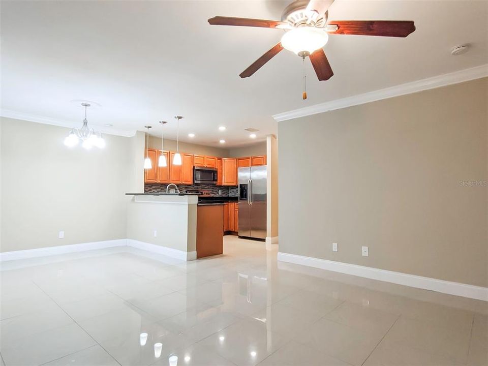 For Rent: $1,525 (2 beds, 1 baths, 894 Square Feet)