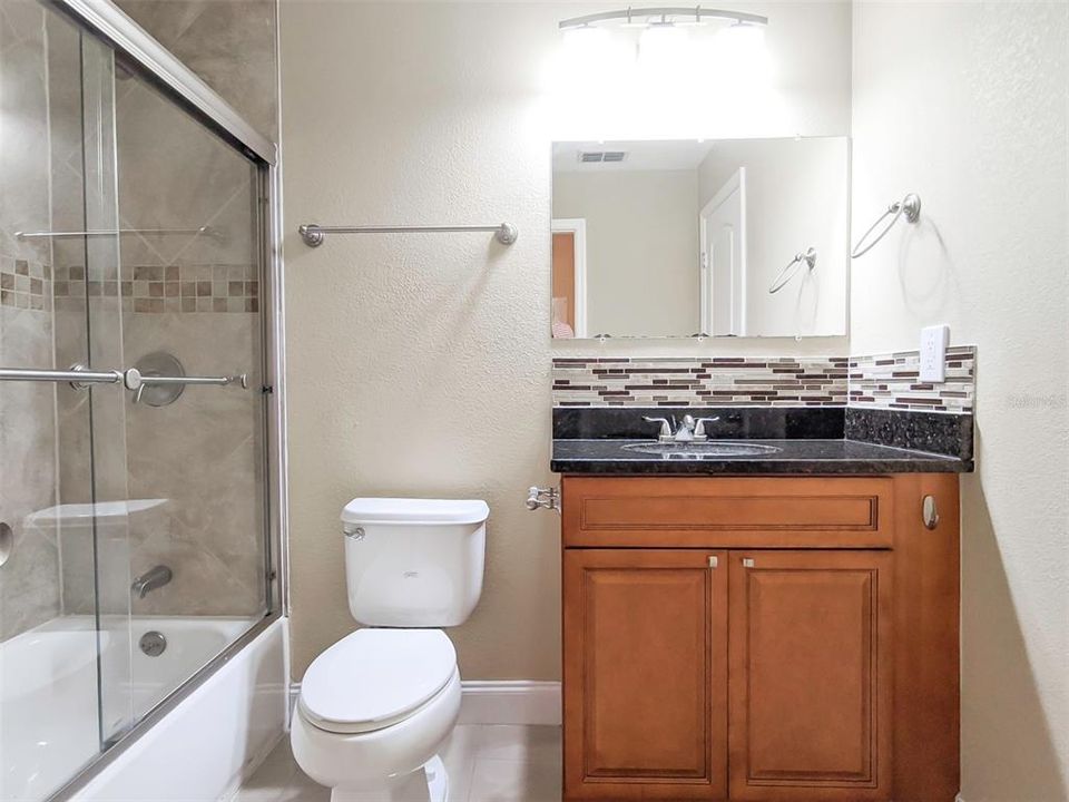 For Rent: $1,525 (2 beds, 1 baths, 894 Square Feet)