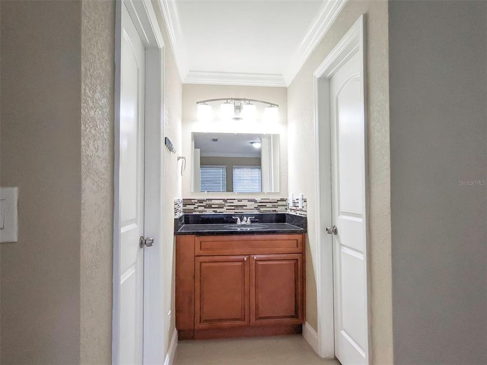 For Rent: $1,525 (2 beds, 1 baths, 894 Square Feet)