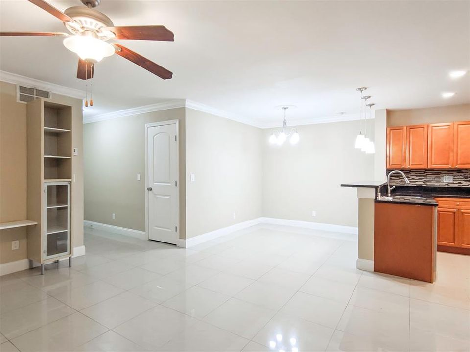 For Rent: $1,525 (2 beds, 1 baths, 894 Square Feet)