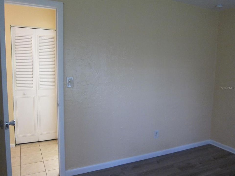 出租: $950 (2 贝兹, 1 浴室, 837 平方英尺)