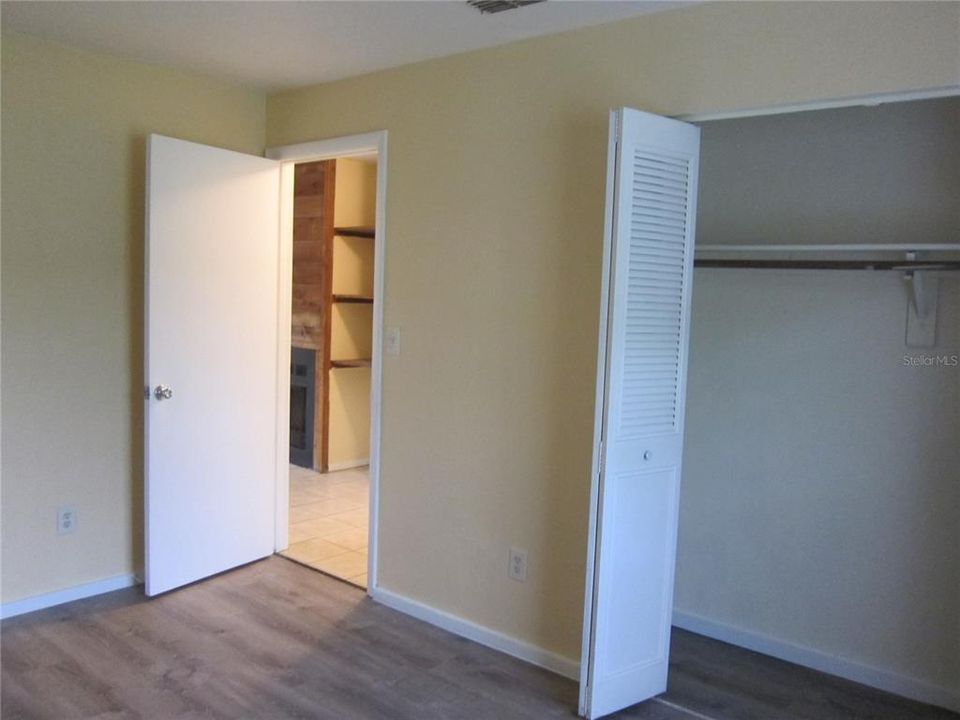 出租: $950 (2 贝兹, 1 浴室, 837 平方英尺)