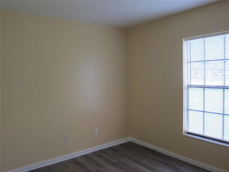 出租: $950 (2 贝兹, 1 浴室, 837 平方英尺)