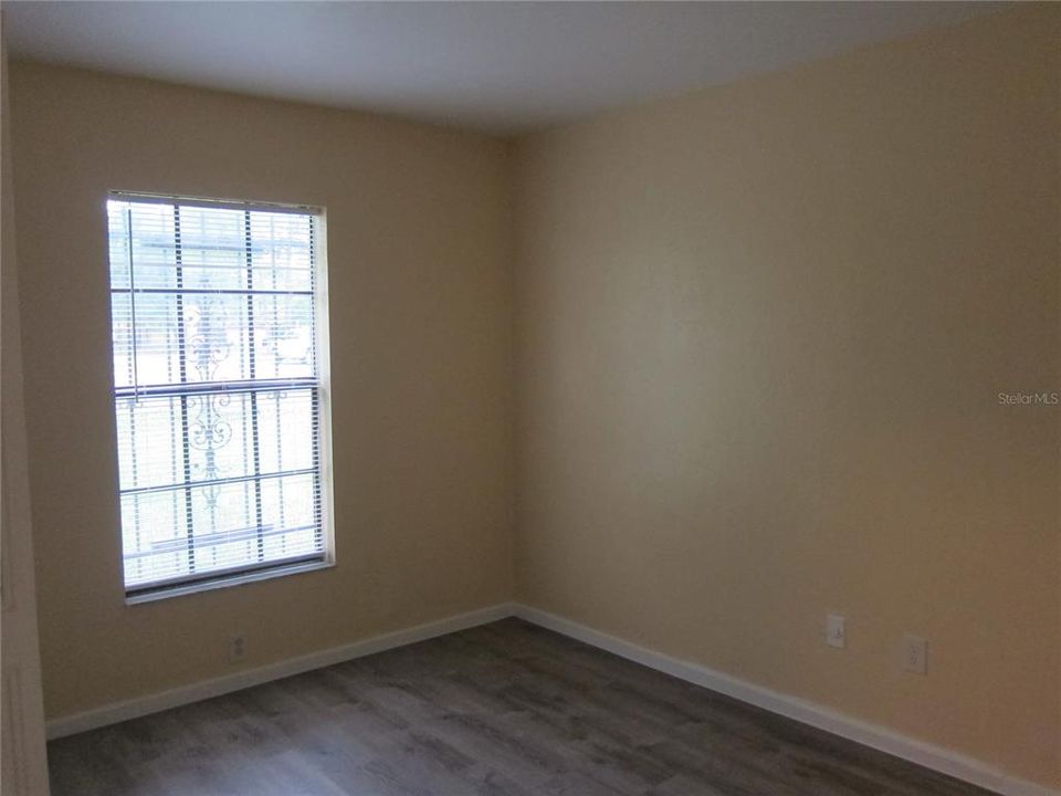 出租: $950 (2 贝兹, 1 浴室, 837 平方英尺)