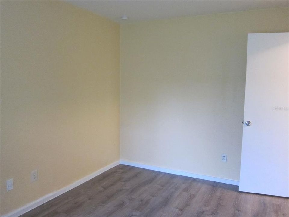 出租: $950 (2 贝兹, 1 浴室, 837 平方英尺)