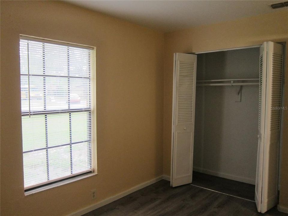 出租: $950 (2 贝兹, 1 浴室, 837 平方英尺)