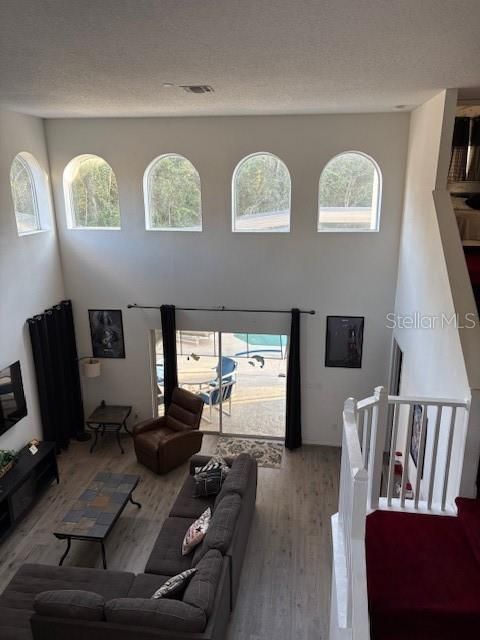 For Rent: $2,500 (6 beds, 3 baths, 2461 Square Feet)