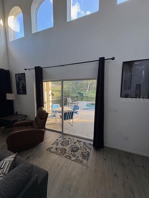 For Rent: $2,500 (6 beds, 3 baths, 2461 Square Feet)