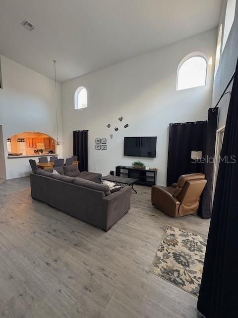 For Rent: $2,500 (6 beds, 3 baths, 2461 Square Feet)