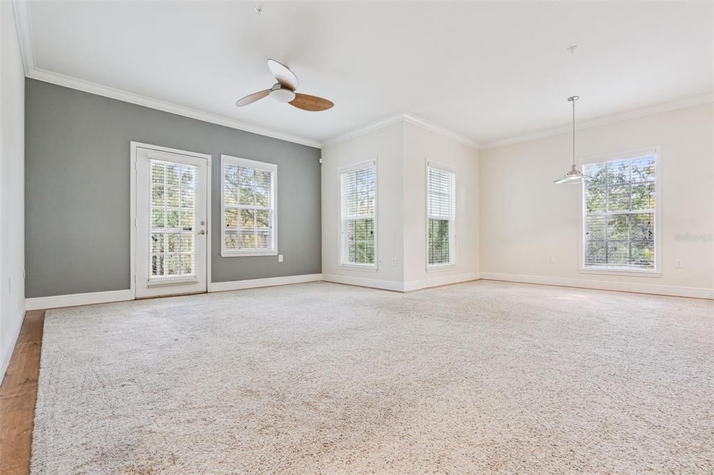 待售: $369,000 (2 贝兹, 2 浴室, 1211 平方英尺)