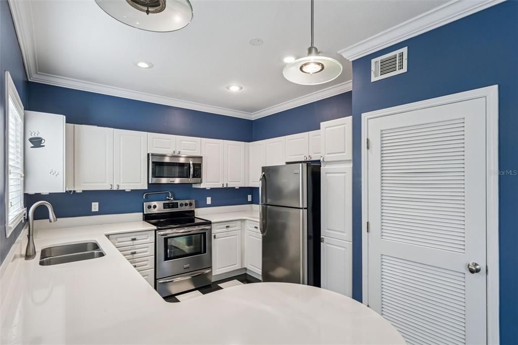 待售: $369,000 (2 贝兹, 2 浴室, 1211 平方英尺)