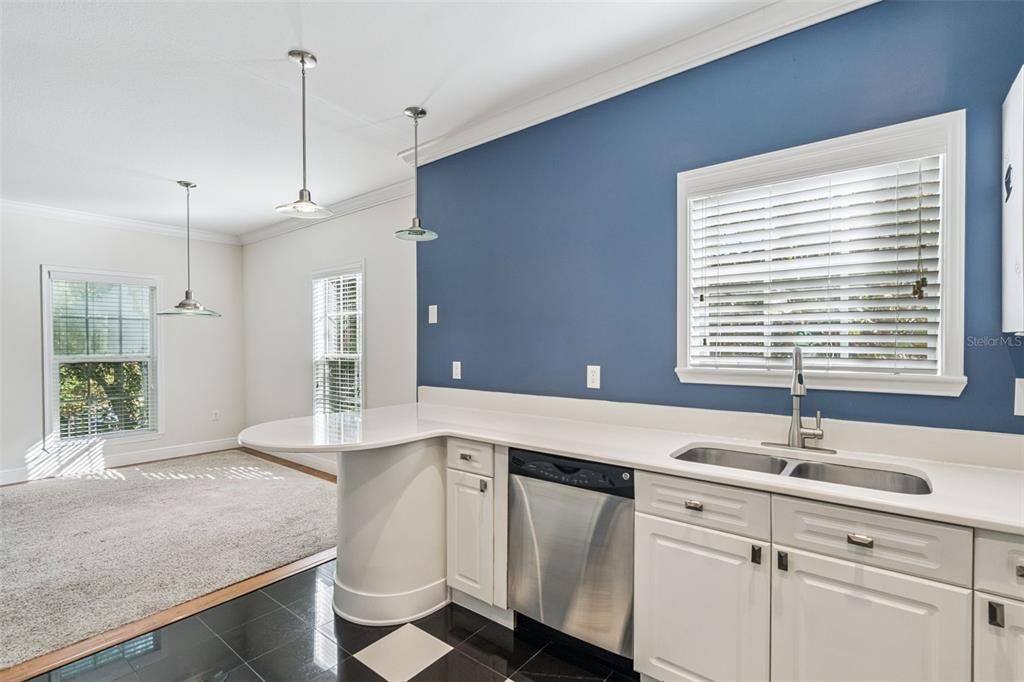 待售: $369,000 (2 贝兹, 2 浴室, 1211 平方英尺)