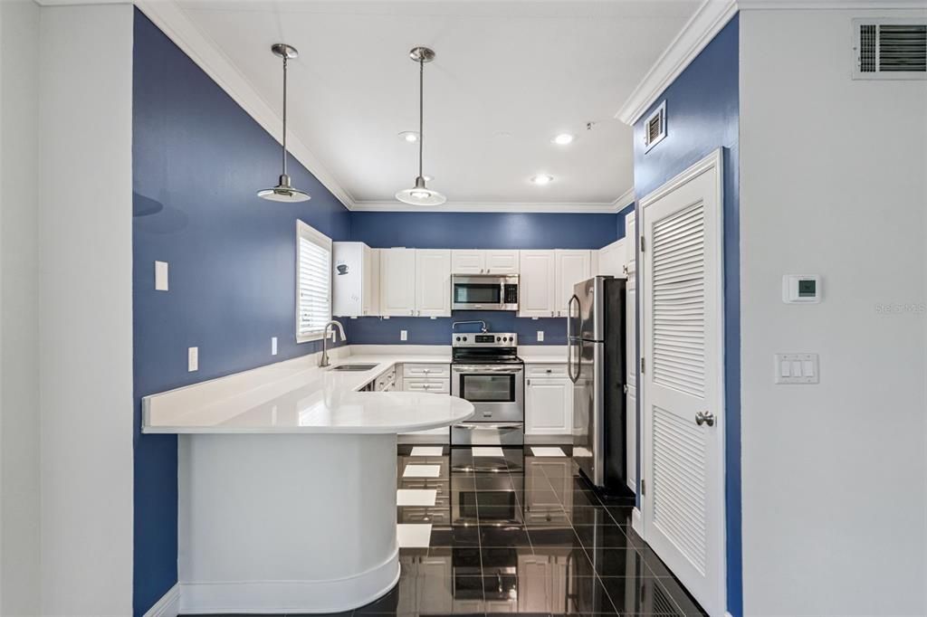 待售: $369,000 (2 贝兹, 2 浴室, 1211 平方英尺)