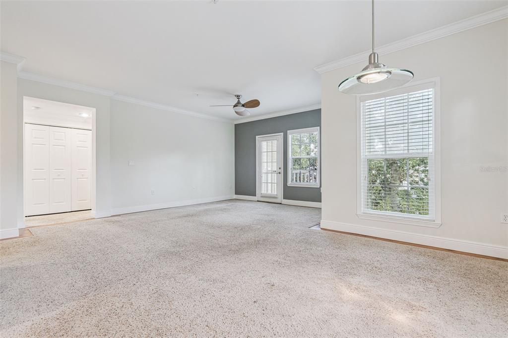 待售: $369,000 (2 贝兹, 2 浴室, 1211 平方英尺)