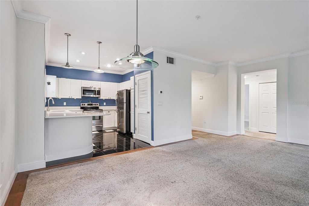 待售: $369,000 (2 贝兹, 2 浴室, 1211 平方英尺)