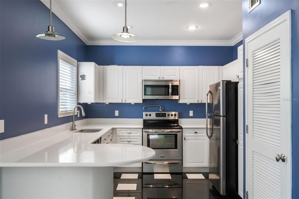 待售: $369,000 (2 贝兹, 2 浴室, 1211 平方英尺)