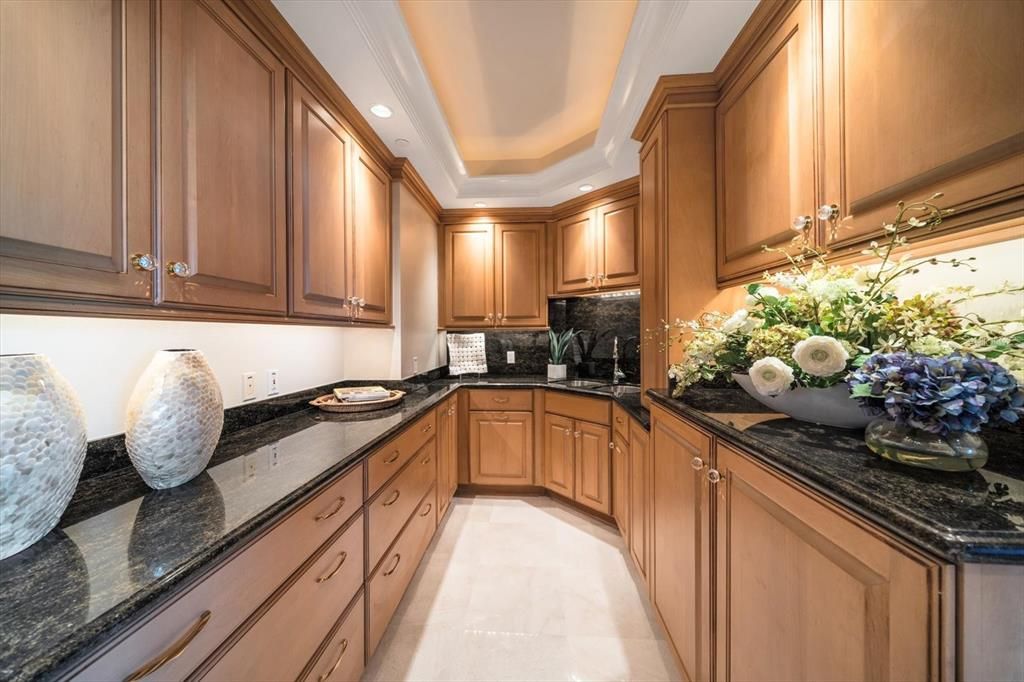 待售: $3,400,000 (4 贝兹, 4 浴室, 6218 平方英尺)